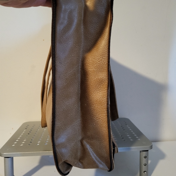 MATT & NAT like new, clean tote. Colour is Tan/light brown - Picture 6 of 8